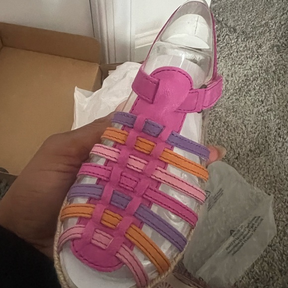 New UGG sandal for toddle girl. NWT and box never worn. - Picture 2 of 5